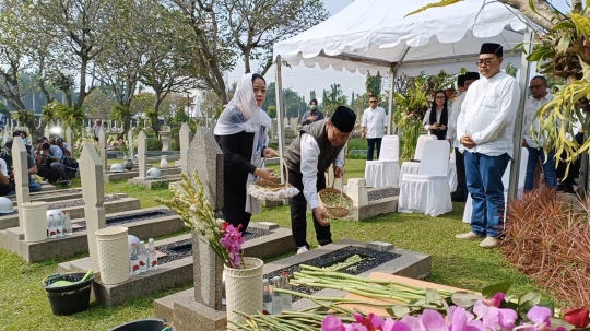 Momen Keakraban Puan Maharani dan Cak Imin Ziarah Bareng