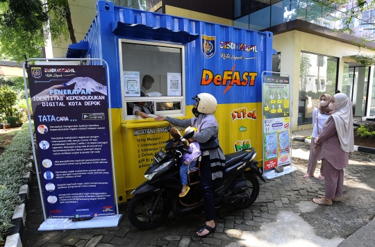 Melihat Layanan Drive Thru Pengambilan Dokumen Kependudukan di Depok