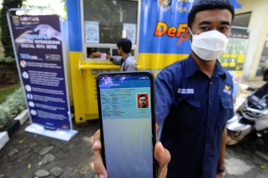 Melihat Layanan Drive Thru Pengambilan Dokumen Kependudukan di Depok