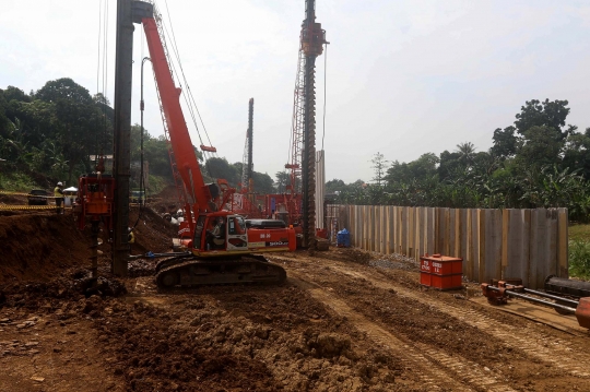 Pembangunan Sistem Penyaring 52 Ton Sampah di Kali Ciliwung