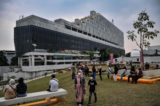 Menikmati Sore Hari di Taman Ismail Marzuki