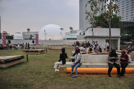 Menikmati Sore Hari di Taman Ismail Marzuki