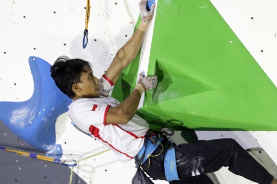 Aksi Raviandi Ramadhan di Final Lead Putra Kejuaraan Dunia Panjat Tebing 2022