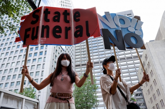 Aksi Warga Jepang Protes Pemakaman Kenegaraan untuk Shinzo Abe