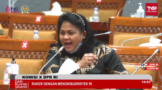 Tertunduk Lesu, Ekspresi Mendikbud Dimarahi Anggota DPR karena Guru Honorer