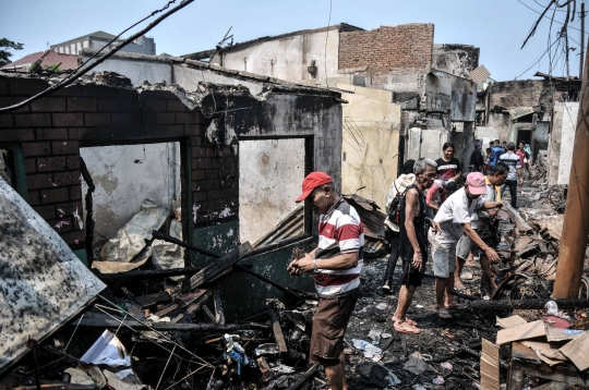 Kebakaran Hanguskan Puluhan Rumah di Menteng