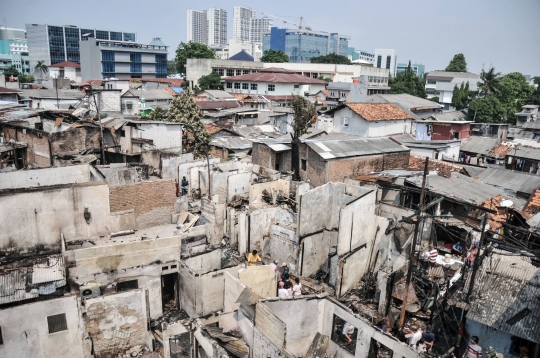 Kebakaran Hanguskan Puluhan Rumah di Menteng