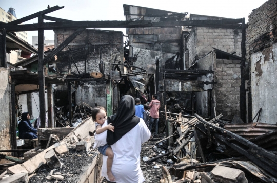 Kebakaran Hanguskan Puluhan Rumah di Menteng