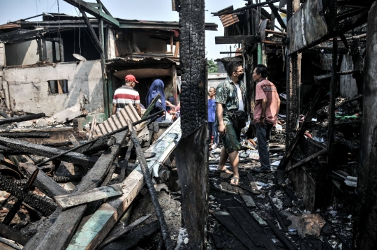 Kebakaran Hanguskan Puluhan Rumah di Menteng