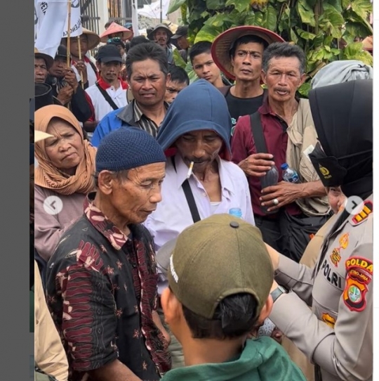 Aksi AKP Rita Yuliana Kawal Demo Hari Tani, Sikapnya ke Seorang Petani Menyentuh Hati