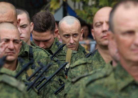 Wajah-Wajah Sipil Tentara Baru Rusia yang Direkrut Putin untuk Lawan Ukraina