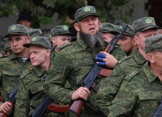 Wajah-Wajah Sipil Tentara Baru Rusia yang Direkrut Putin untuk Lawan Ukraina