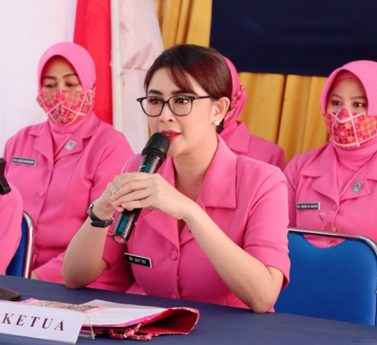 Usai Melahirkan, Potret Cantik & Memesona Uut Permatasari Pakai Seragam Bhayangkari