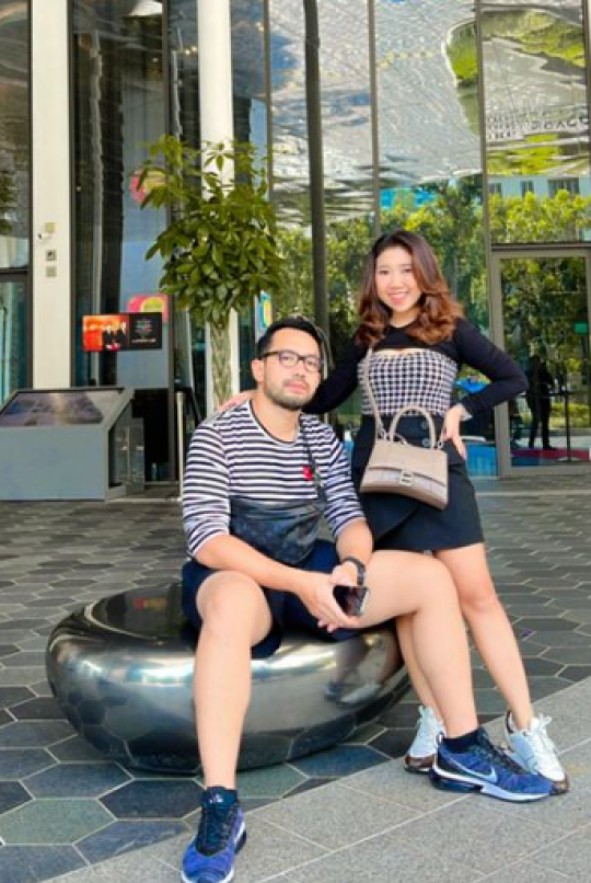 Penuh Kebahagiaan, Intip Potret Kiky Saputri bareng Kekasih di Singapura