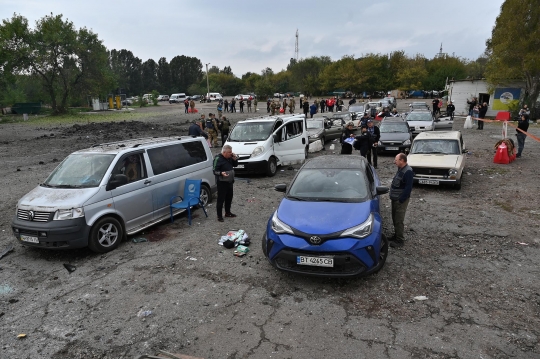 Serangan Rudal Rusia Hantam Konvoi Warga Sipil Ukraina, 30 Tewas