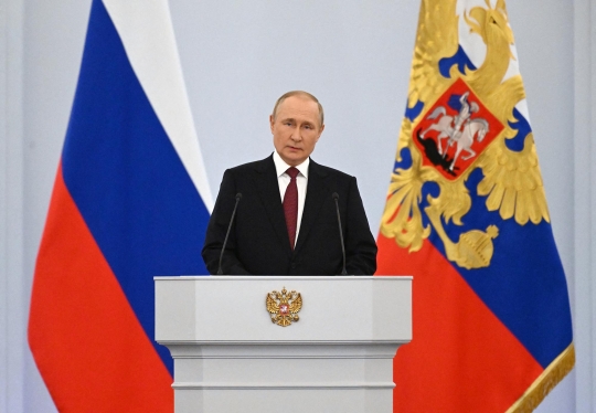 Wajah Putin Semringah usai Caplok 4 Wilayah Ukraina