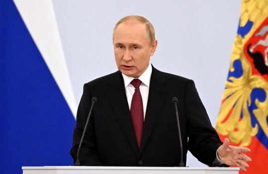 Wajah Putin Semringah usai Caplok 4 Wilayah Ukraina