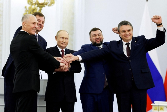 Wajah Putin Semringah usai Caplok 4 Wilayah Ukraina