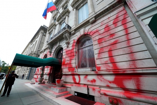 Aksi Vandalisme Sasar Kantor Konsulat Rusia di New York