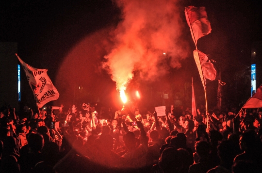Aksi Seribu Lilin untuk Korban Kerusuhan Kanjuruhan di GBK