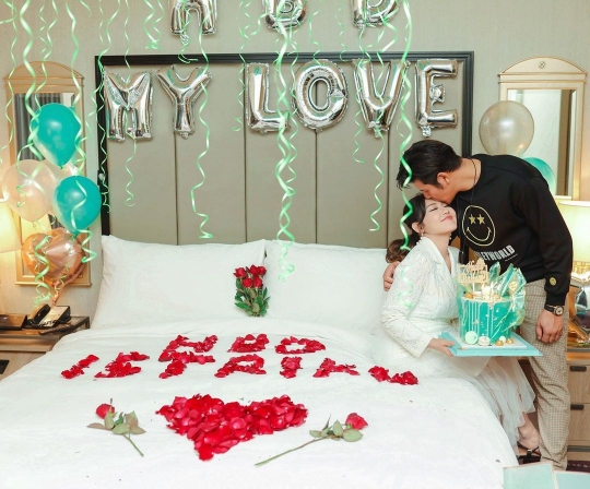 6 Potret Ultah Via Vallen ke-31, Dapat Kejutan Romantis dari Sang Suami