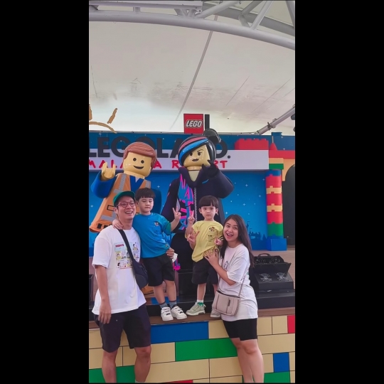 Momen Keluarga Pasangan Putri Titian & Junior Liem Liburan di Malaysia, Seru Banget!
