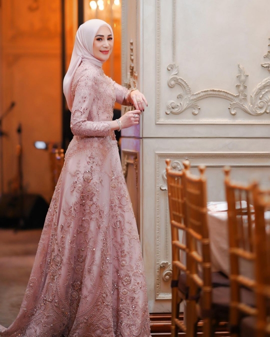 10 Potret Cantik Erin Istri Andre Taulany di Ultah ke-37, Penampilannya Bak Princess