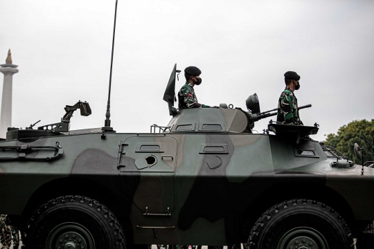 Presiden Jokowi Saksikan Parade Prajurit dan Alutsista di HUT TNI