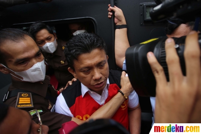 Ekspresi Ferdy Sambo keluar dari Gedung Jaksa Agung Muda Tindak Pidana Umum, Kejaksaan Agung, Jakarta, Rabu (5/10/2022). 