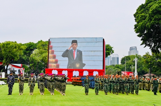 Kekompakan Jokowi dan Prabowo di HUT TNI ke-77