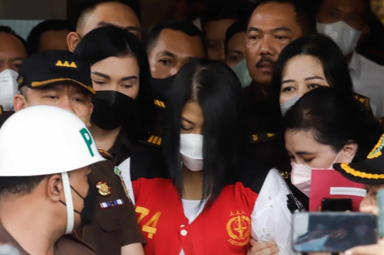 Wajah Lesu Putri Candrawathi dan Ferdy Sambo Ditahan Kejagung