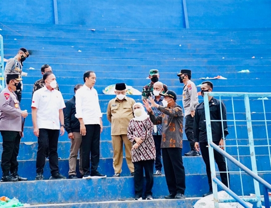 Kesedihan Jokowi di Depan Pintu Maut 12 Stadion Kanjuruhan, Tempat Korban Berjatuhan