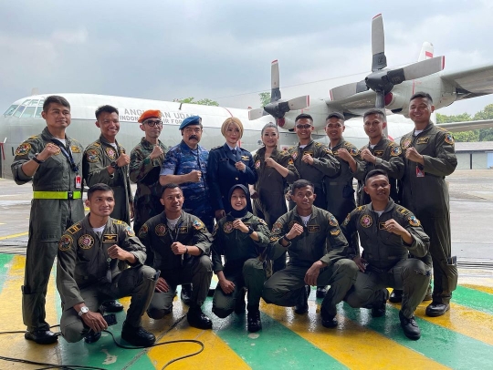Sangar! Potret Adam Suseno Kenakan Seragam TNI AU, Dikelilingi Pasukan Elite