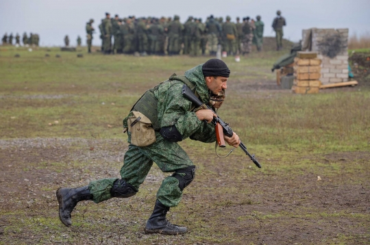 Intip Tentara Cadangan yang Dimobilisasi Putin Jalani Latihan Tembak