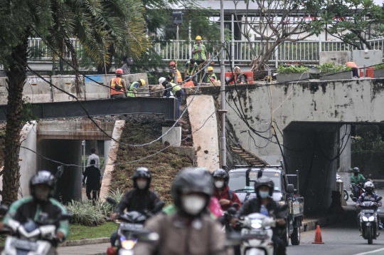 Memantau Pembangunan Jalur Sepeda di Terowongan Semanggi