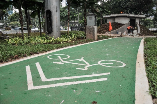 Memantau Pembangunan Jalur Sepeda di Terowongan Semanggi