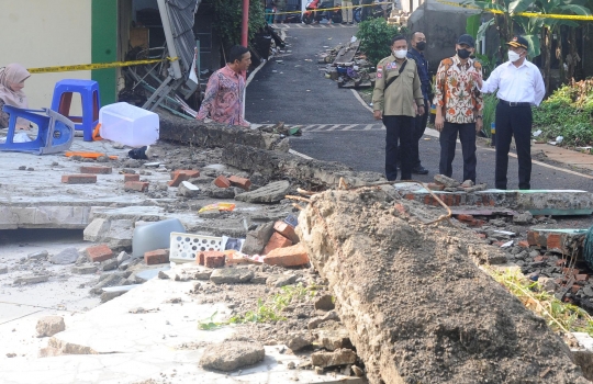 Menko PMK Tinjau Tembok Roboh MTS 19 Pondok Labu yang Tewaskan Tiga Siswa