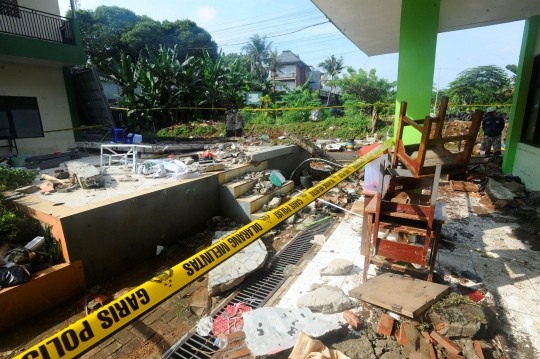 Menko PMK Tinjau Tembok Roboh MTS 19 Pondok Labu yang Tewaskan Tiga Siswa