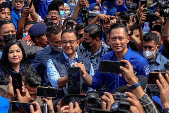 Keakraban Anies Baswedan Temui AHY di Markas Demokrat