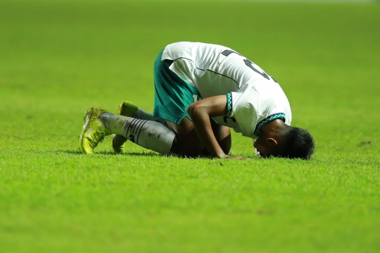 Pelukan Hangat Persahabatan Warnai Laga Timnas Indonesia U-17 vs Palestina