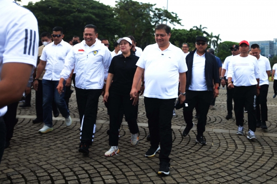 Keakraban Puan dan Airlangga Jalan Pagi Bareng di Monas