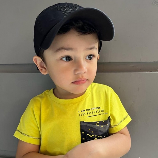 5 Potret Saka Anak Ussy Kini Menginjak 2 Tahun, Netizen 'Tolong Ganteng Banget'