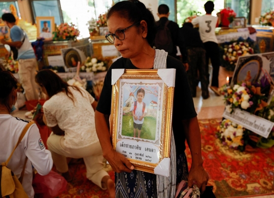 Duka Keluarga Korban Penembakan Massal di Penitipan Anak Thailand