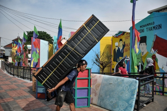 Ceria Warga Mulai Menghuni Kampung Gembira Gembrong