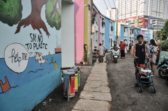 Ceria Warga Mulai Menghuni Kampung Gembira Gembrong