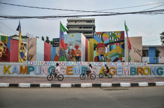 Ceria Warga Mulai Menghuni Kampung Gembira Gembrong