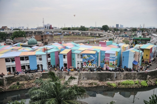 Ceria Warga Mulai Menghuni Kampung Gembira Gembrong