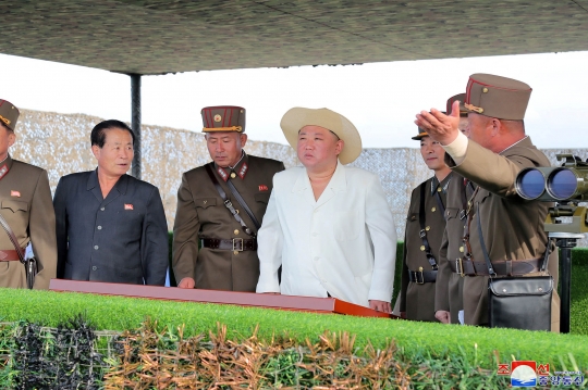 Kesibukan Kim Jong-un Pantau Uji Coba Rudal untuk Serang Korsel