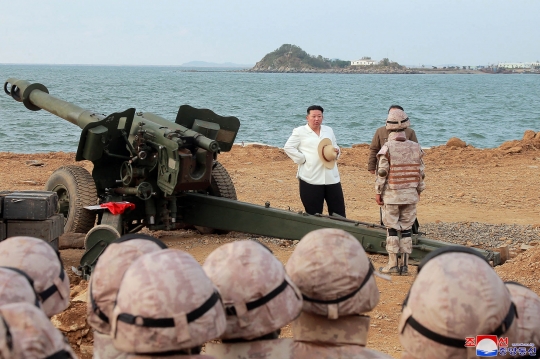 Kesibukan Kim Jong-un Pantau Uji Coba Rudal untuk Serang Korsel