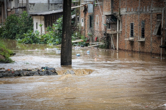 68 RT di Jakarta Terendam Banjir Akibat Luapan Sungai Ciliwung